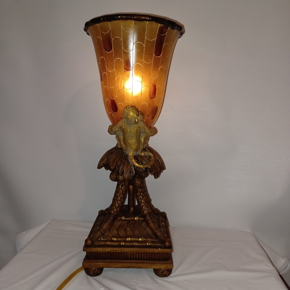 Vintage Intricate Lamp. Monkeys On Palm Tree Ratan Resin Base Mosaic Amber Shade - Picture 9 of 16